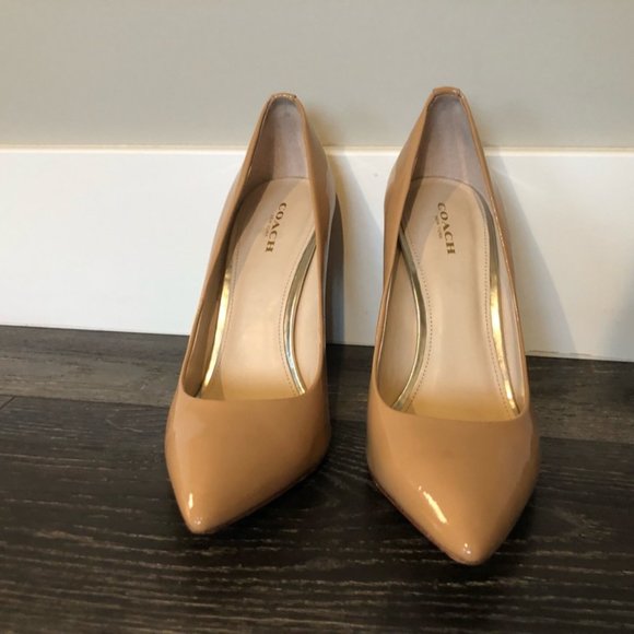 Coach Nude/Tan Patent Leather Pointed Toe Heels Pumps Size 8.5 - Picture 4 of 17